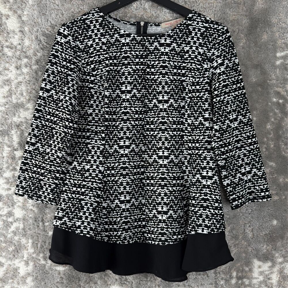 Casual Couture Green Envelope Sz M Abstract Artsy Top Black White 3/4 Sleeve Zip